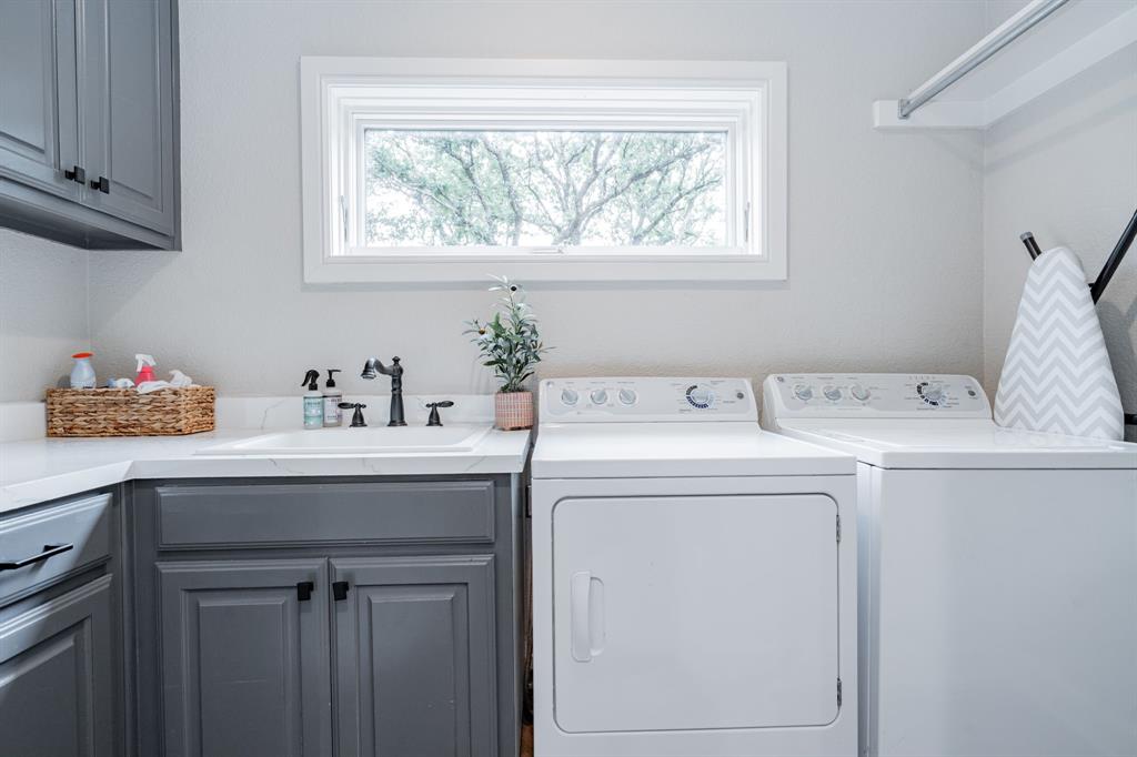 Emerald Sound At Lake Lewisvil - Residential