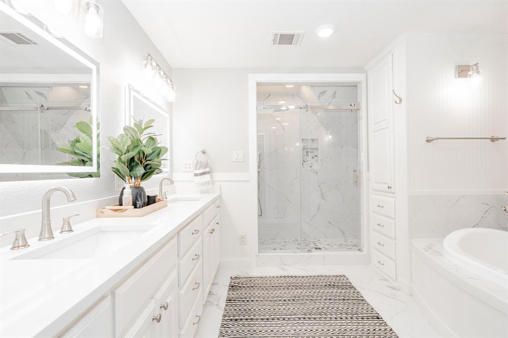 Emerald Sound At Lake Lewisvil - Residential