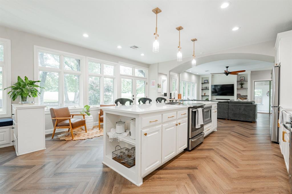 Emerald Sound At Lake Lewisvil - Residential