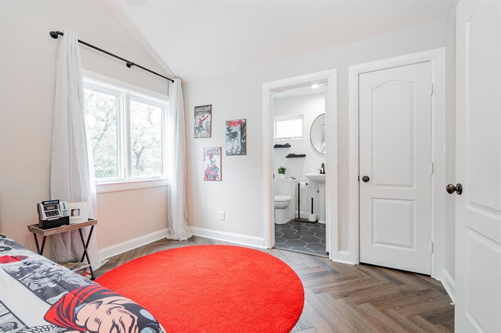 Emerald Sound At Lake Lewisvil - Residential