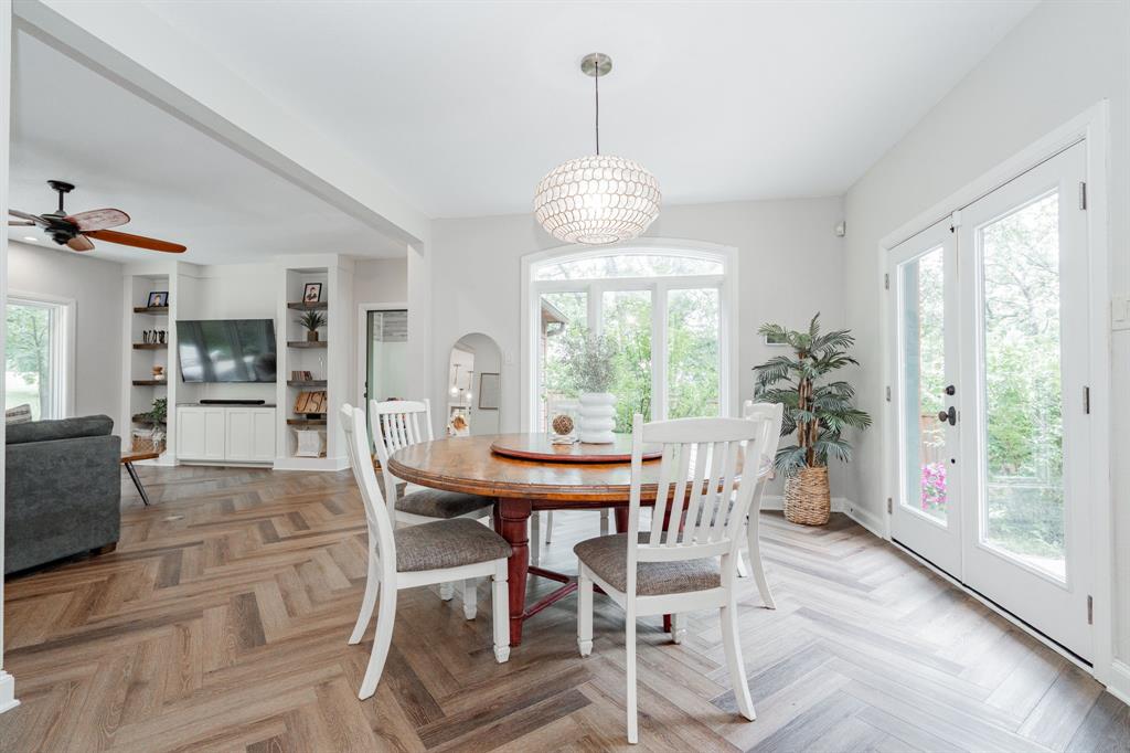 Emerald Sound At Lake Lewisvil - Residential