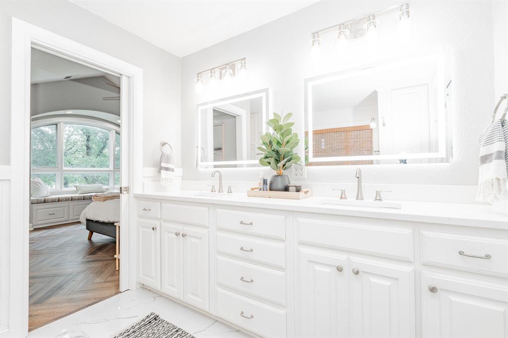 Emerald Sound At Lake Lewisvil - Residential