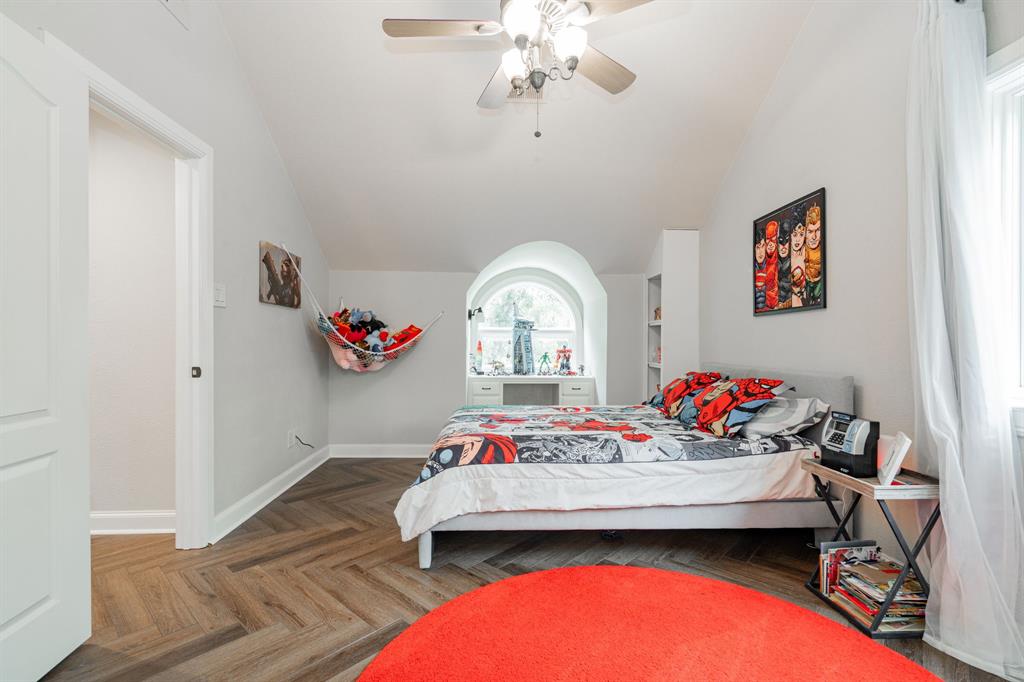 Emerald Sound At Lake Lewisvil - Residential