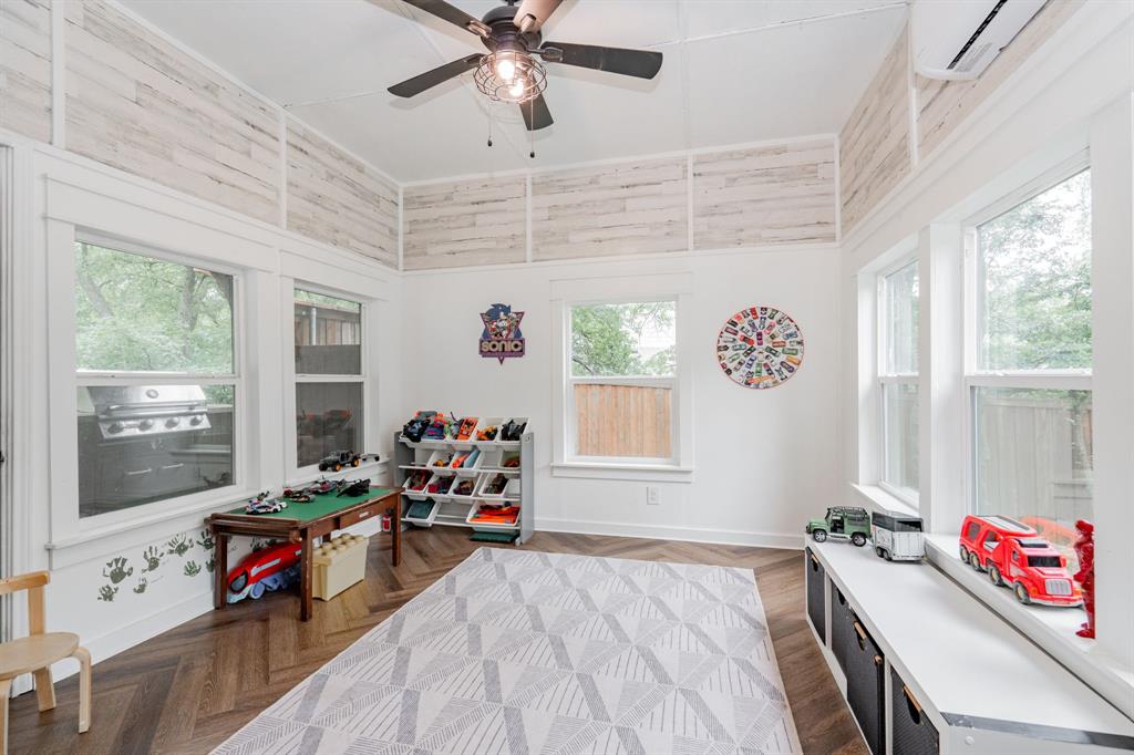 Emerald Sound At Lake Lewisvil - Residential