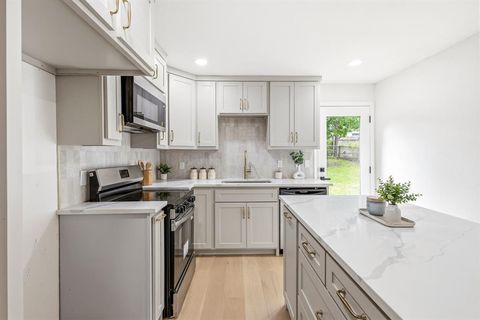 Photo of 2528 Springvale Drive, Farmers Branch, TX 75234 (MLS # 21246867)