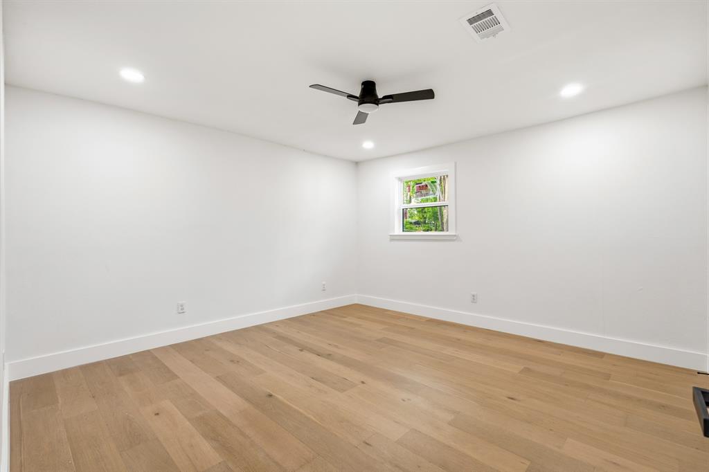 Valwood Park 06 - Residential