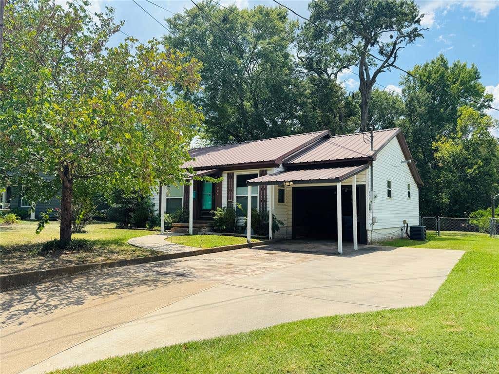 Photo of 1007 N Johnson Street, Mineola, TX 75773 (MLS # 21320317)