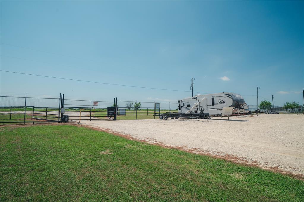 Photo 1 of 40 — 20548 FM 901 Road, Gordonville, TX 76245