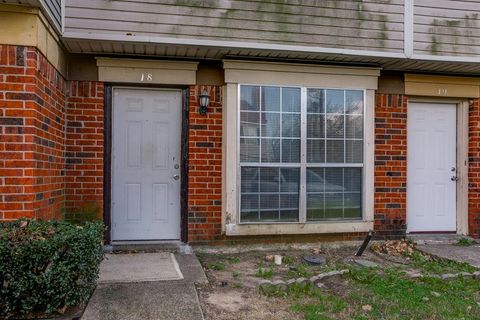 Tiny photo for 10500 Lake June Road, Dallas, TX 75217 (MLS # 21254904)