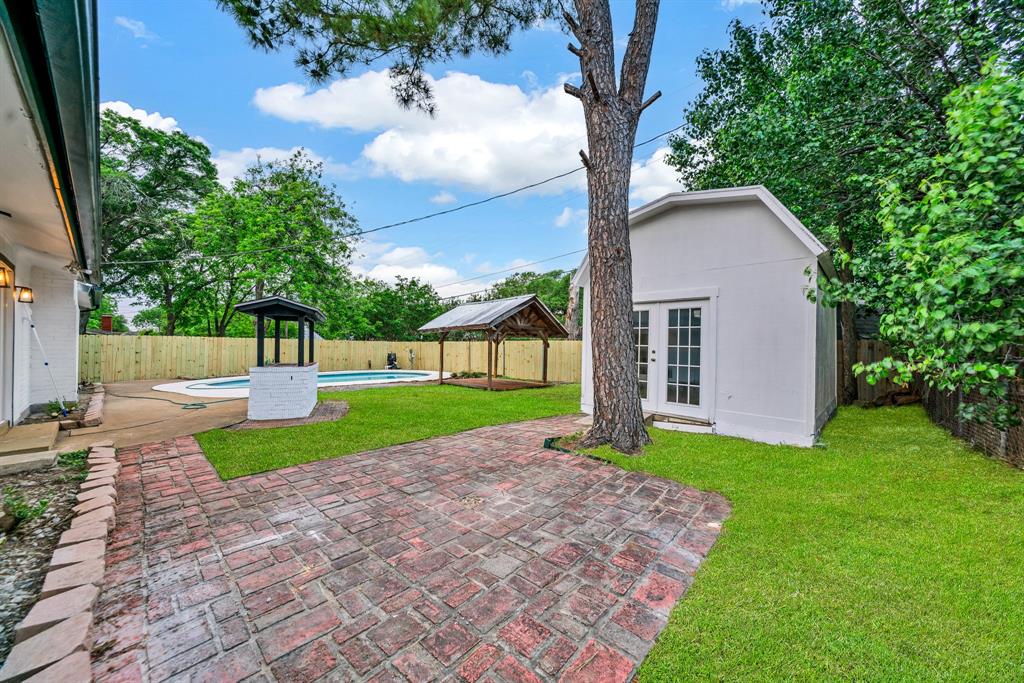 Bell Manor - Residential