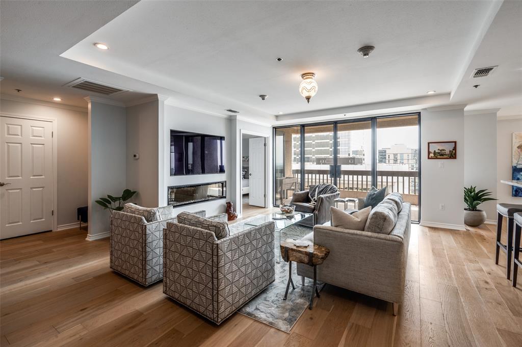 5909 Luther Lane 1601