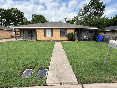 Photo of 3305 Alta Vista Drive, Waco, TX 76706 (MLS # 21230740)