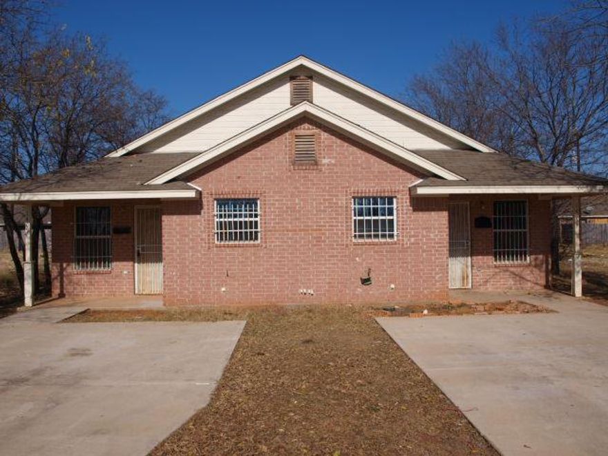 Bright Open FloorPlan! Darling 3bed, 2bath 2005 built duplex. Features stove, fridge, extra storage, dishwasher, central a c, heat& full sized washer&dryer connections, fenced backyard. Central Air & heater, paint, blinds. Nice size fenced in back yard with lovely mature trees! Front porch offers enough space for sitting area, and driveway has room to spare for 2 car parking and more! Amazing price for great home! Come see quick and make this home, before someone else does - won't last long! App $50 per adult. Use TAR application form.