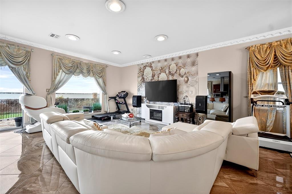 Lake Terrace 2nd Rep - Residential