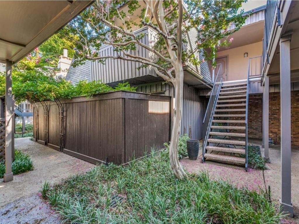 4112 Bowser Avenue 203