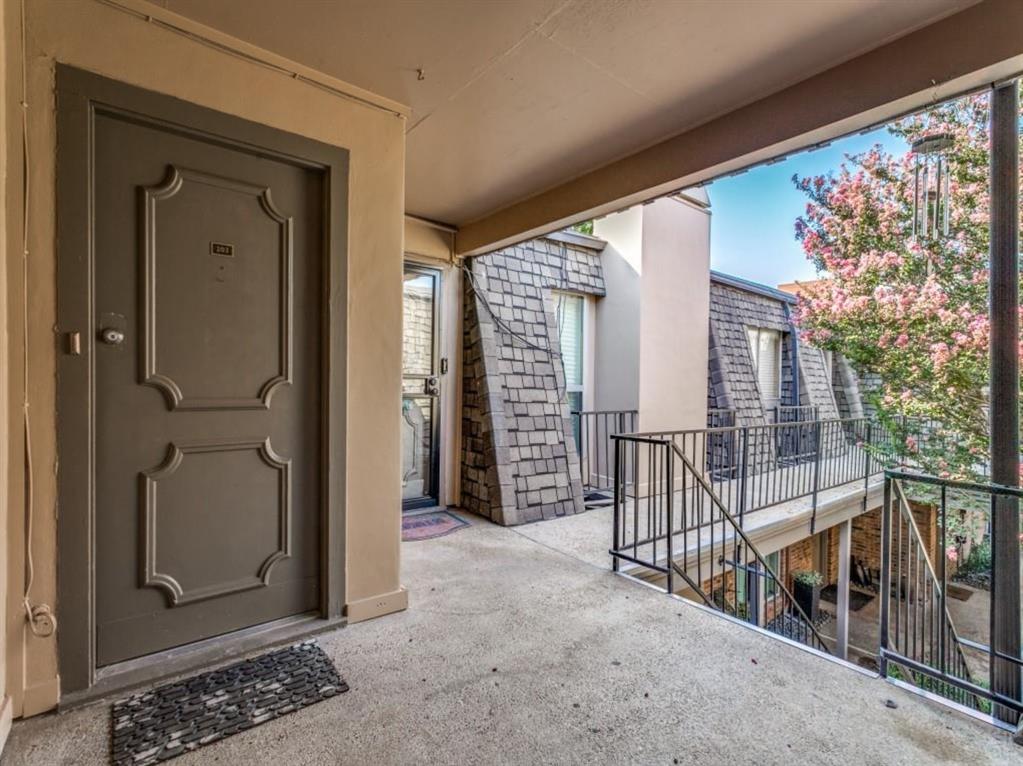 4112 Bowser Avenue 203