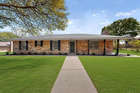 Photo of 208 Gregory Drive, DeSoto, TX 75115 (MLS # 21224964)