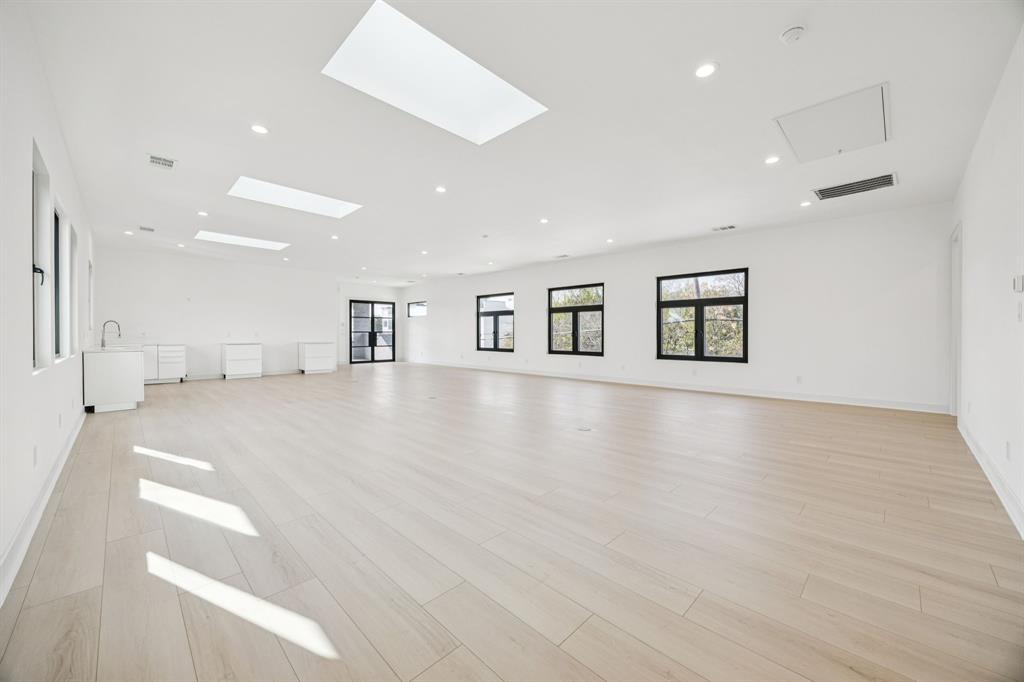 Dallas Land and Loan 03 - Commercial Sale