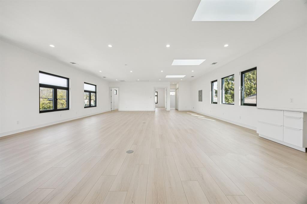 Dallas Land and Loan 03 - Commercial Sale