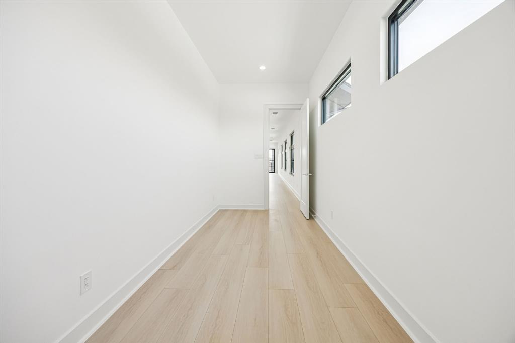 Dallas Land and Loan 03 - Commercial Sale