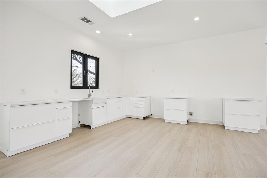 Dallas Land and Loan 03 - Commercial Sale