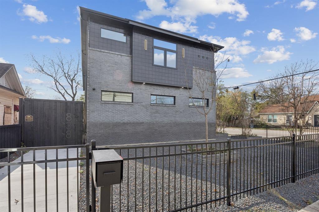 Dallas Land and Loan 03 - Commercial Sale