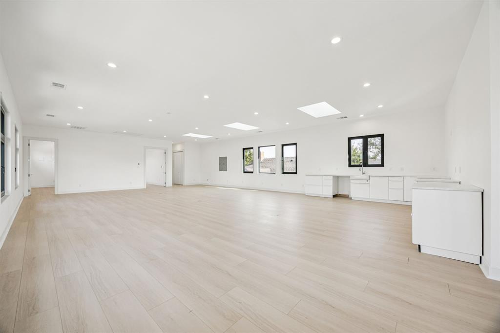 Dallas Land and Loan 03 - Commercial Sale