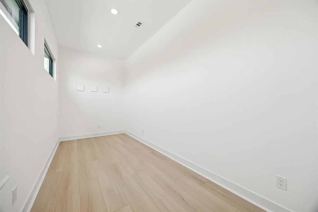 Dallas Land and Loan 03 - Commercial Sale