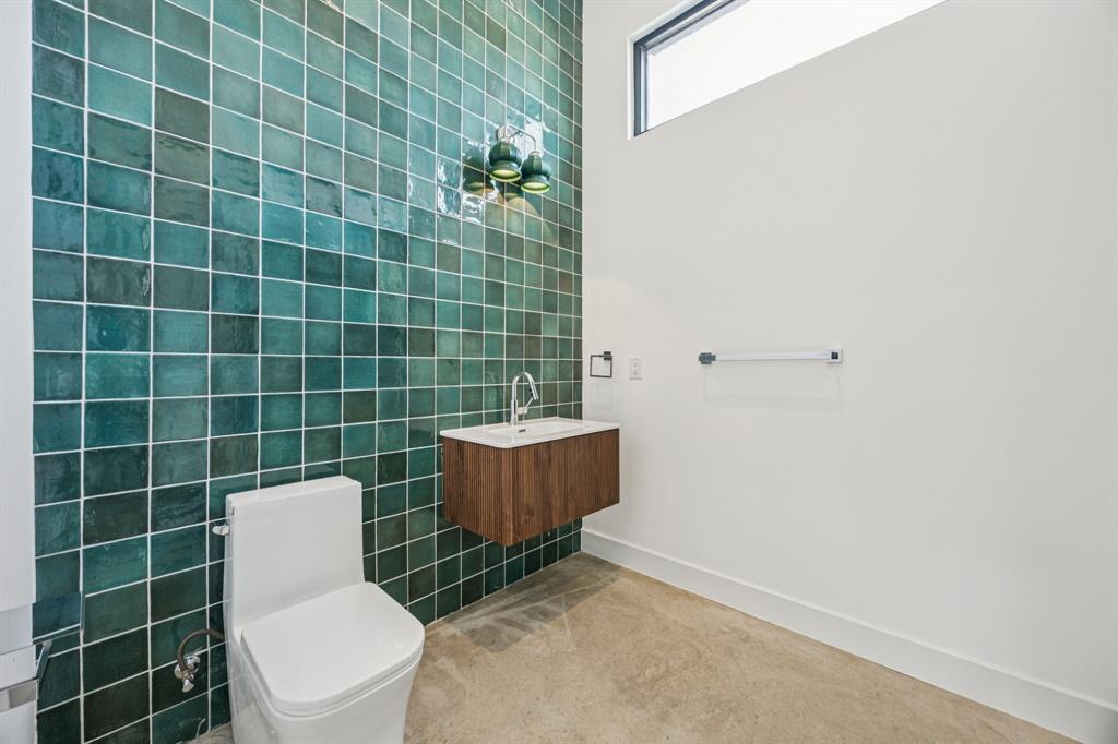 Dallas Land and Loan 03 - Commercial Sale