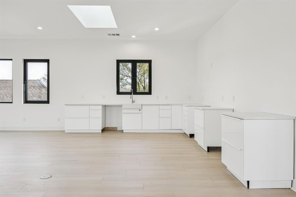 Dallas Land and Loan 03 - Commercial Sale