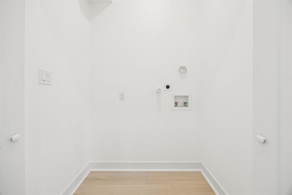 Dallas Land and Loan 03 - Commercial Sale