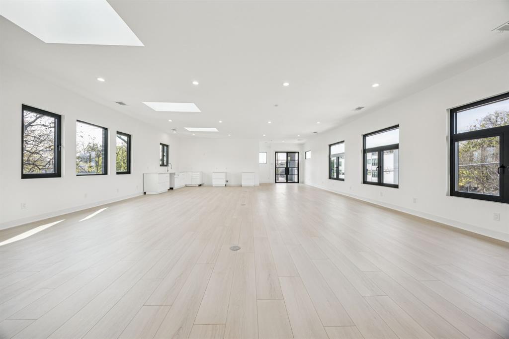 Dallas Land and Loan 03 - Commercial Sale