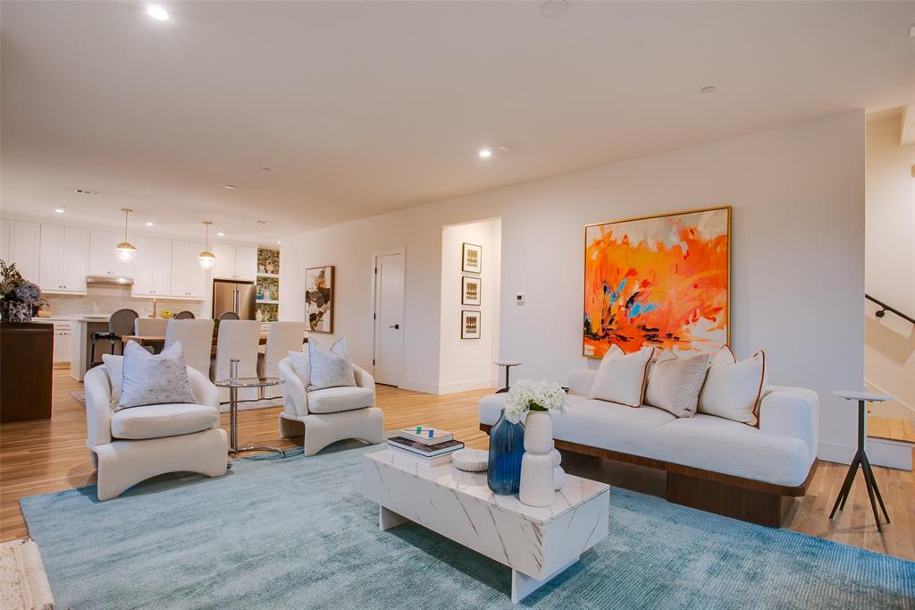 7207 Gaston Avenue 1006