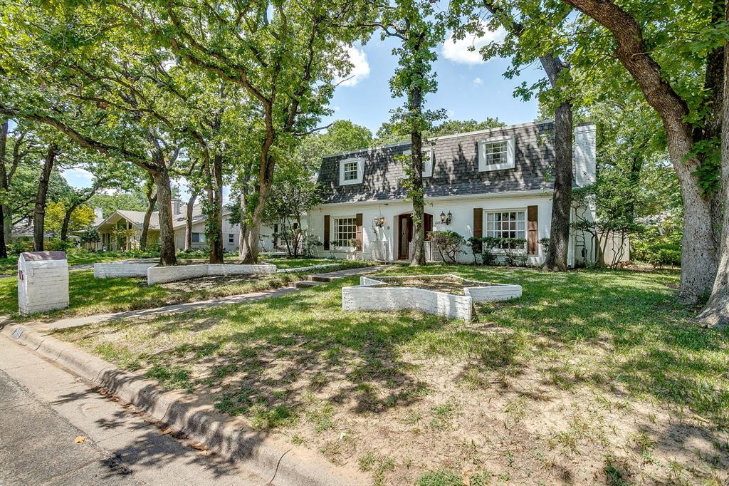 2458 Lakeview Circle