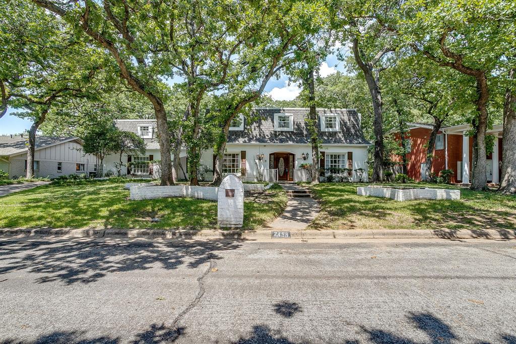 2458 Lakeview Circle