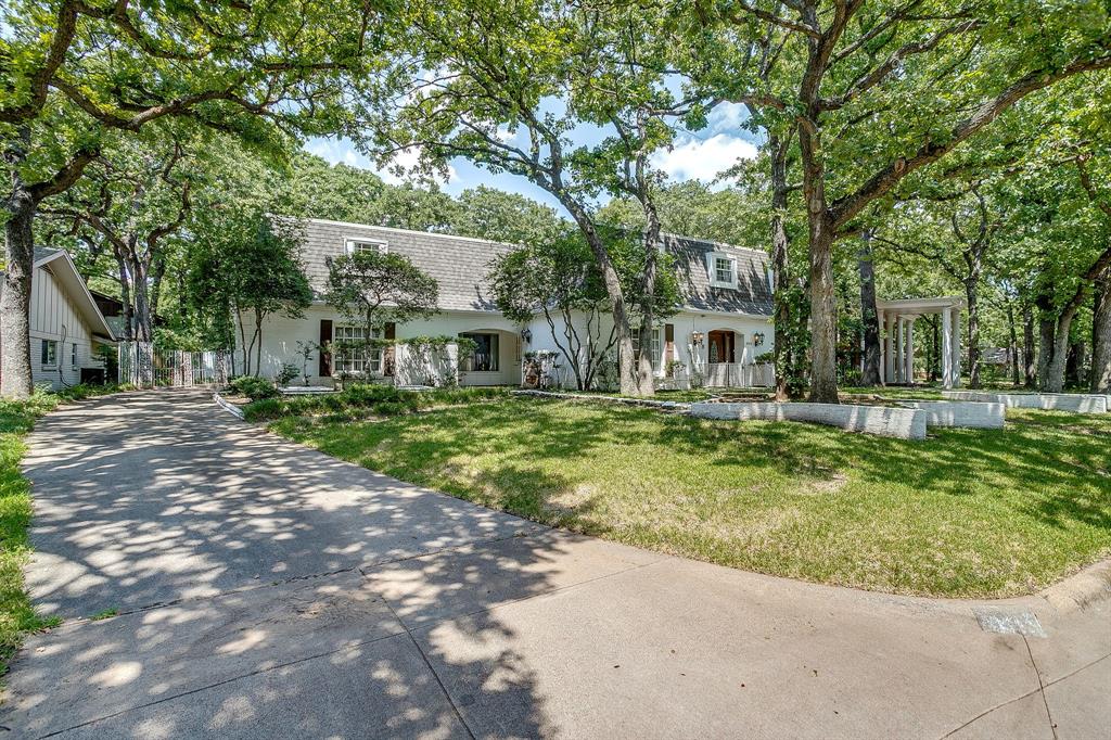 2458 Lakeview Circle