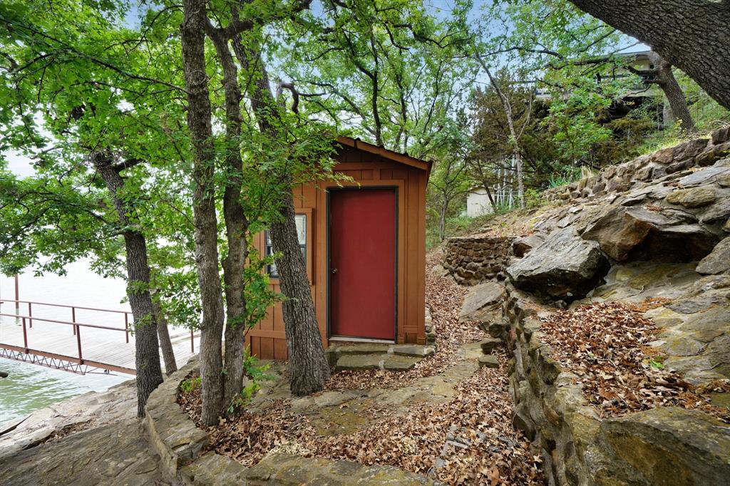 Photo 18 of 35 of 330 Chism Trail house