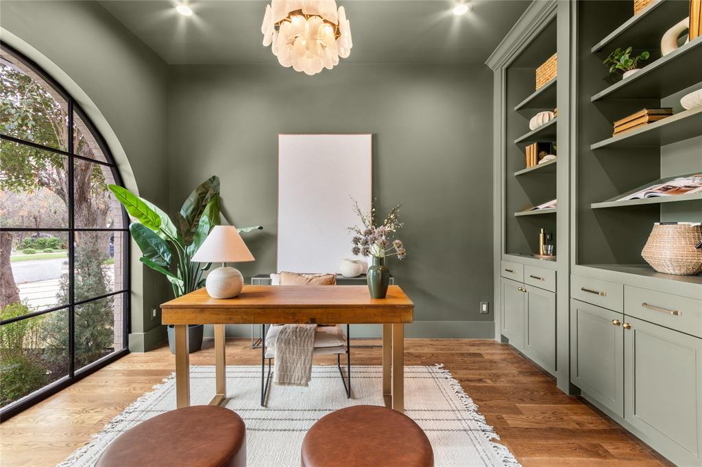 8611 San Fernando Way