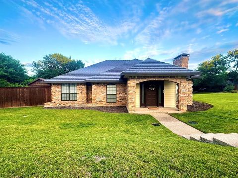Photo of 8712 Lake Country Drive, Fort Worth, TX 76179 (MLS # 21310752)