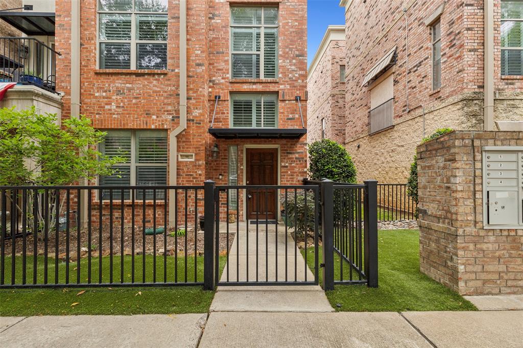 View Fort Worth, TX 76102 townhome