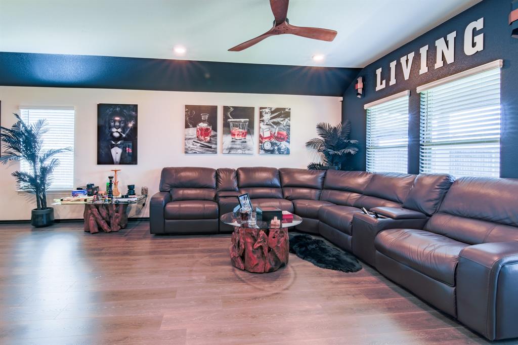 Verandah Ph 4 - Residential