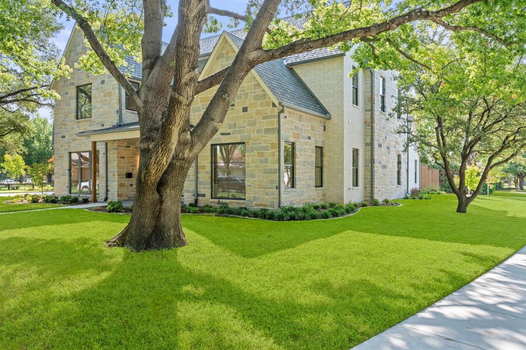 1211 Seminole Drive