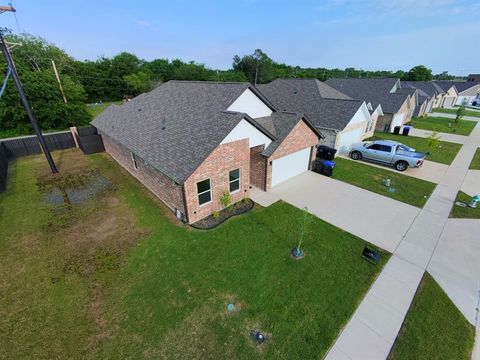 Photo of 115 Hesed Street, Greenville, TX 75402 (MLS # 20965256)