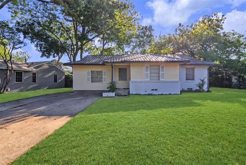 Photo of 419 Joyce Street, Arlington, TX 76010 (MLS # 21244702)