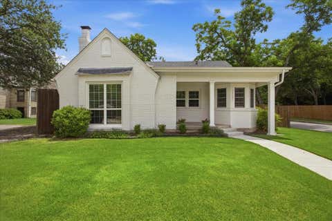 Photo of 2721 Benbrook Boulevard, Fort Worth, TX 76109 (MLS # 21300753)