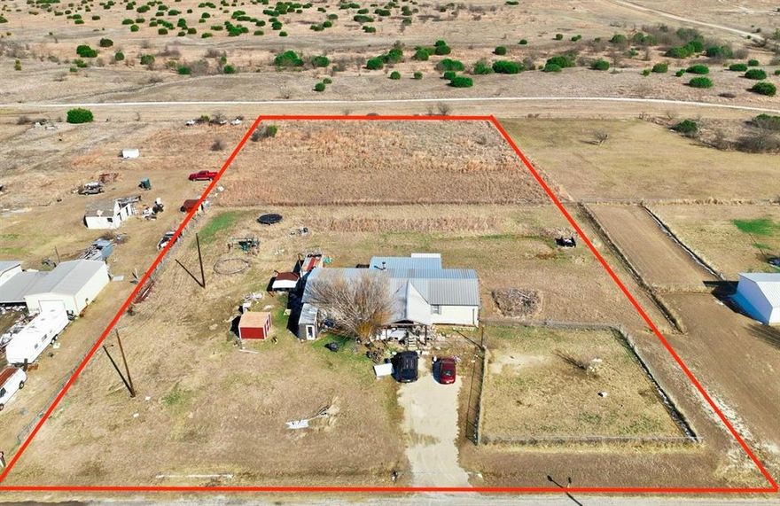 Come see this investment property on a beautiful 2.5 acre parcel. 
Mobile home will need improvements. Priced way under value.
