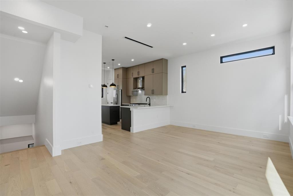 4526 Cabell Drive 100