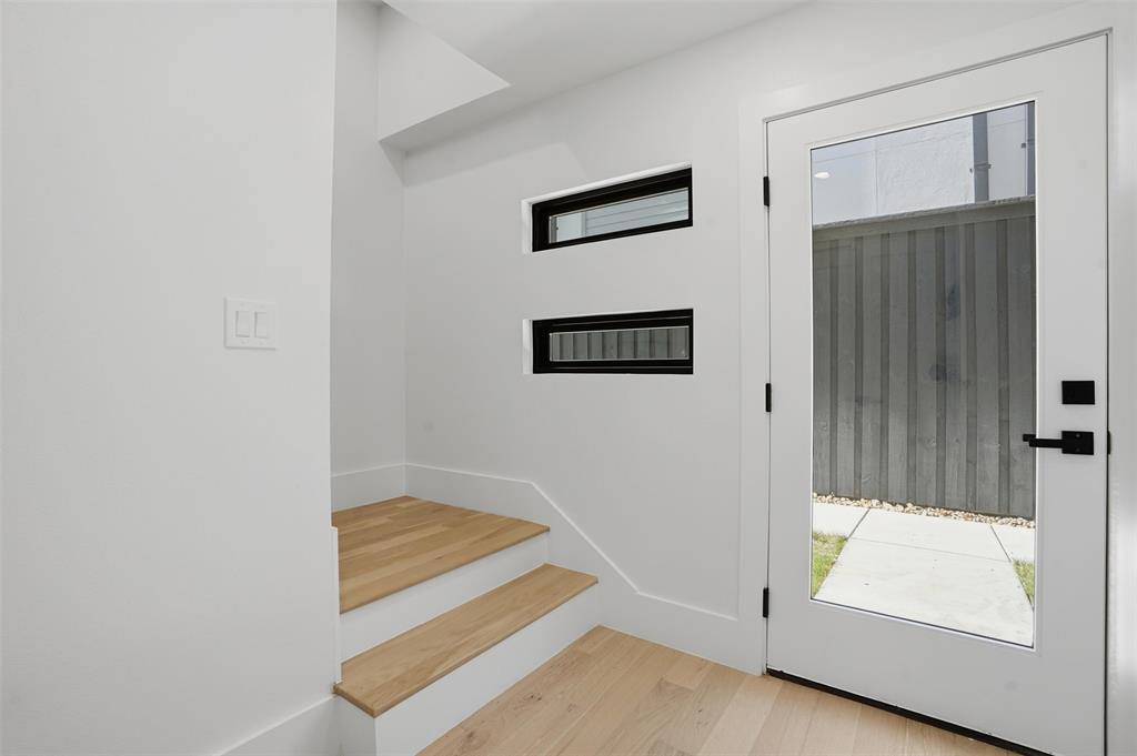 4526 Cabell Drive 100