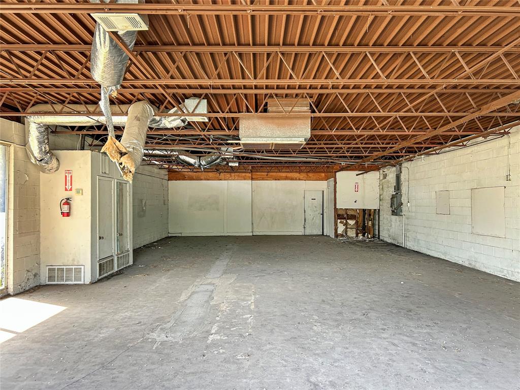 Corsicana - Commercial Sale