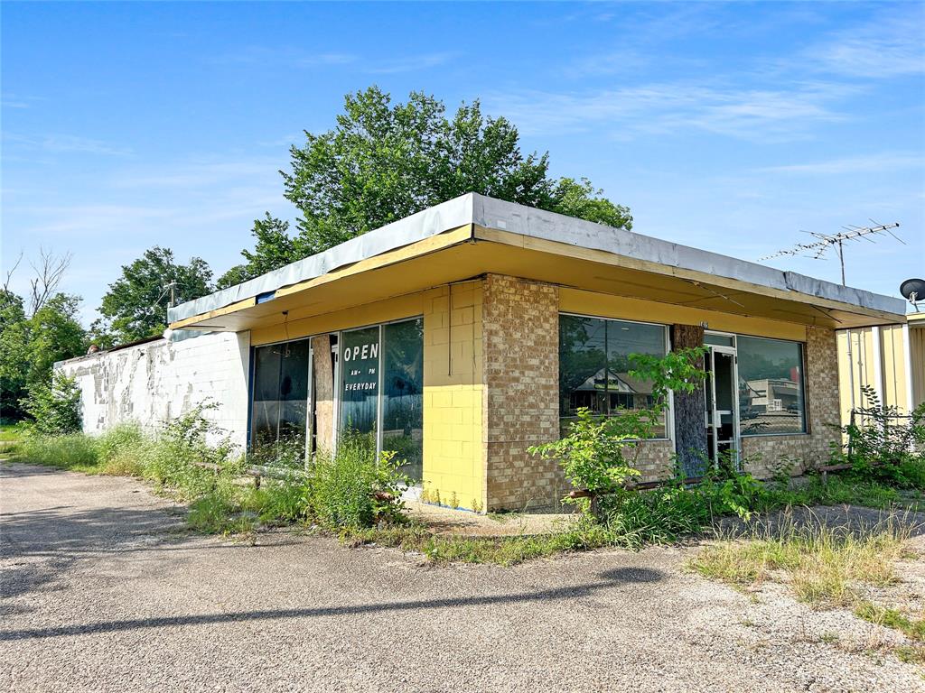 Corsicana - Commercial Sale
